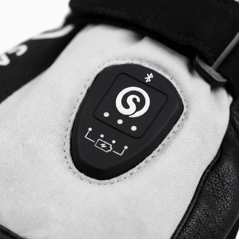 Cargue la imagen en el visor de la galería, The heated gloves can be adjusted via a button with 3 heating settings (high, medium, and low).

