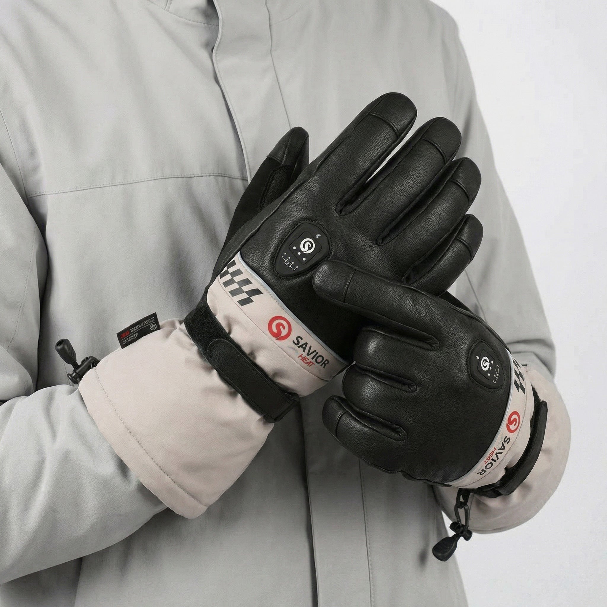 Savior Heated Ski Gloves 2.0 for men and women are suitable for motorcycling, shoveling snow, playing in the snow, skiing, hunting, and outdoor work.