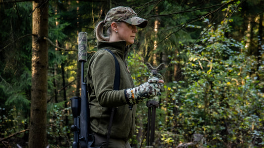 Predator's Warmth: Heated Hunting Gloves